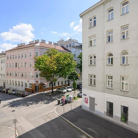Hideaway Favoriten Wina Bagian luar foto